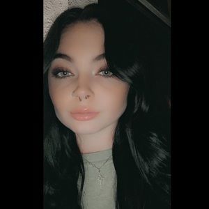 Meet your Posher, Mia